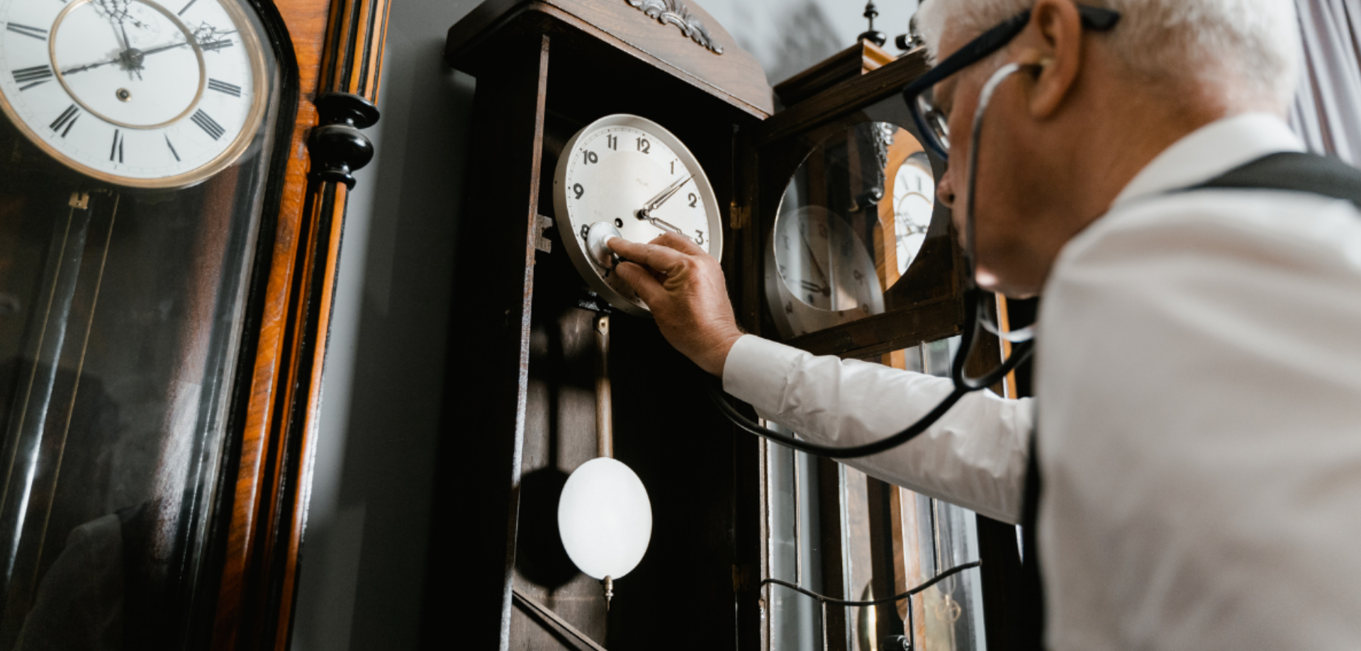 Comment régler une horloge à balancier ?