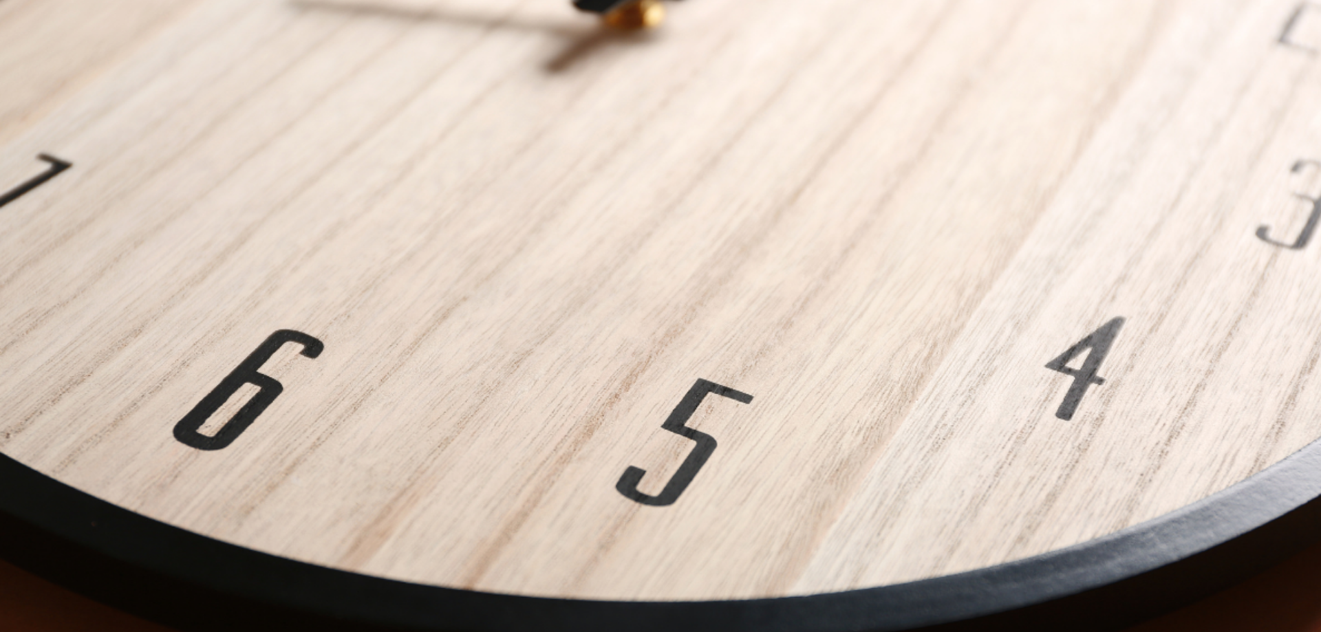 Quel style d’horloge en bois choisir selon votre décoration ?
