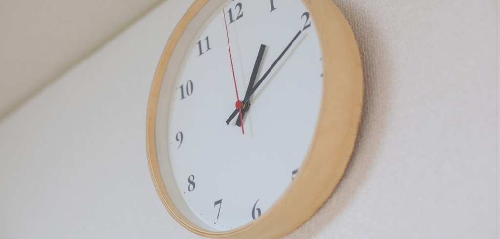 Où placer son horloge murale ? Nos conseils déco et astuces pratiques