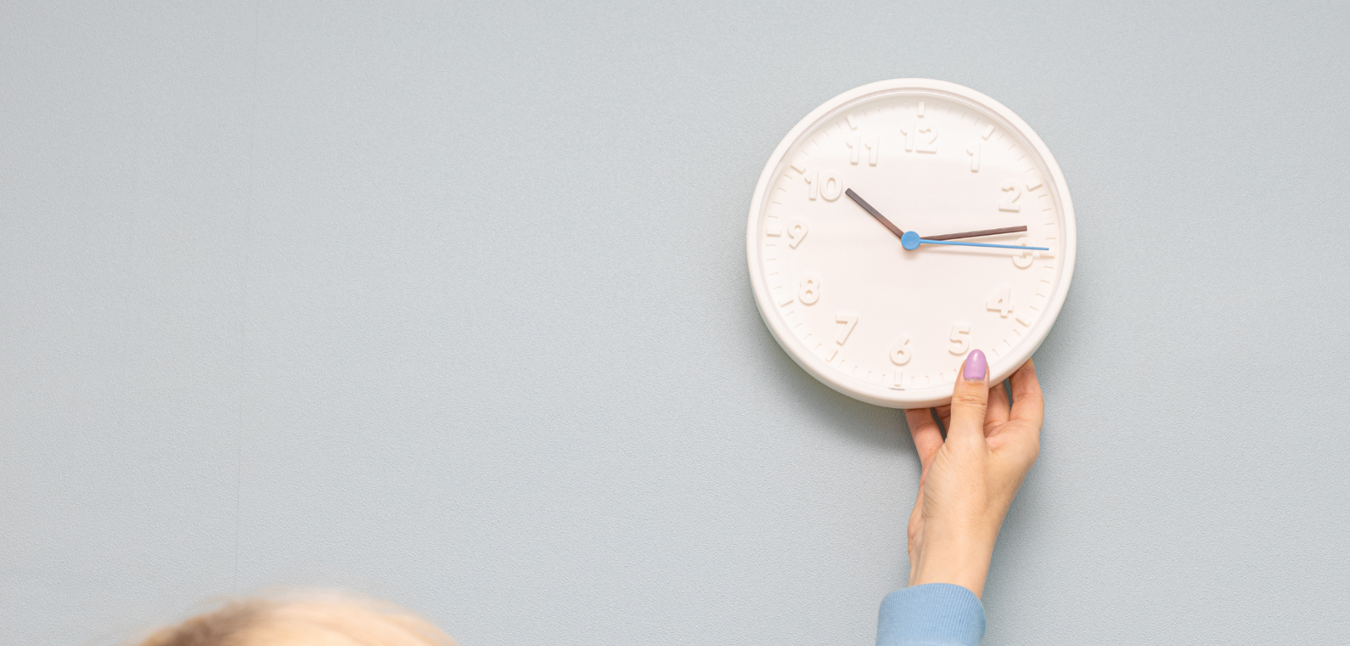 Comment accrocher une horloge murale ?