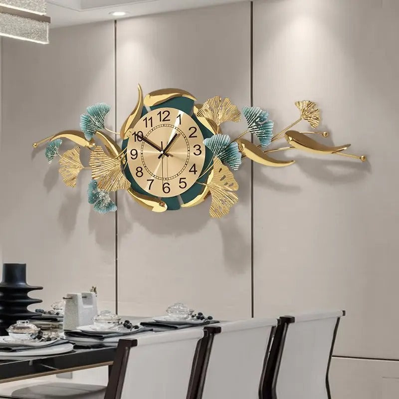 Très belle pendulette ou horloge de table, en fer forgé de Très belle pendulette ou horloge de table, en fer forgé de